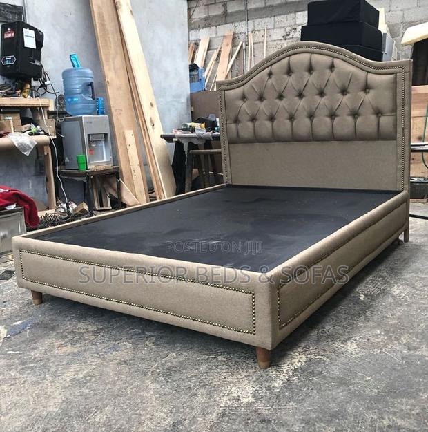 5x6 Taupe Upholstery Elegant Tufted Chester Bed