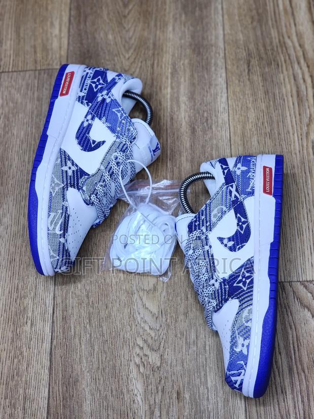 Louis Vuitton X Nike Sb Dunk Low Sneakers In A White And Blue - thumbnail 2