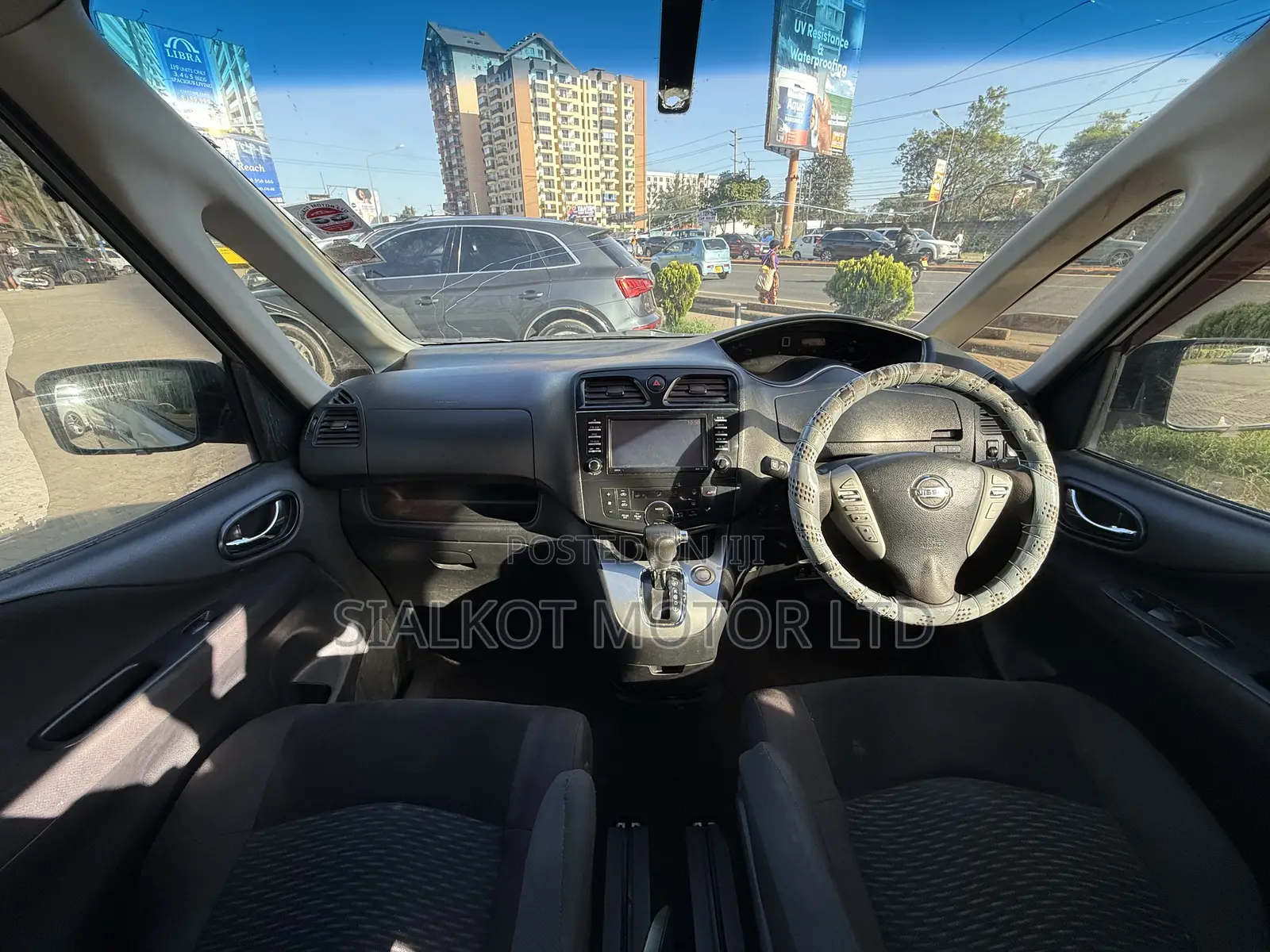 Nissan Serena 2011 Silver