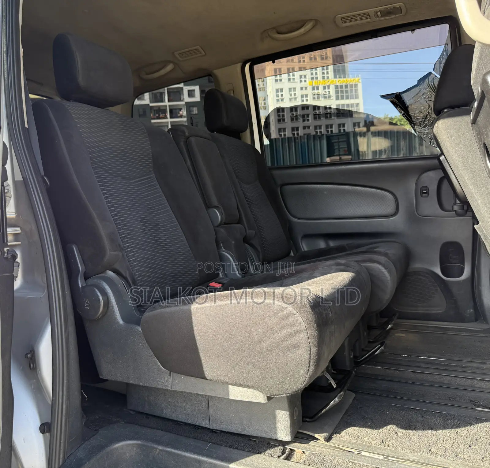 Nissan Serena 2011 Silver