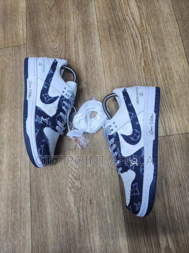 Louis Vuitton X Nike Dunk Low Sneakers - thumbnail 3