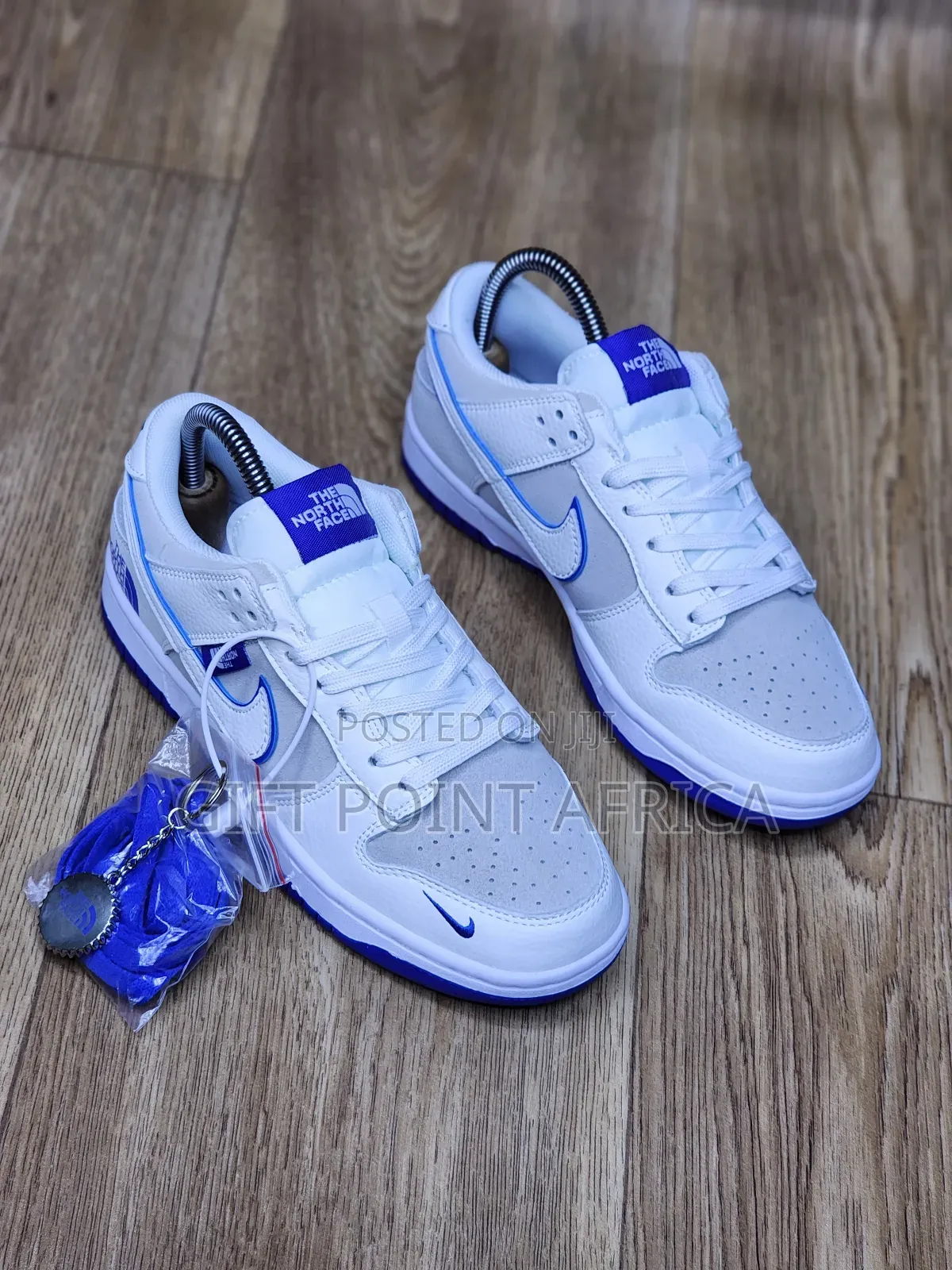 Nike Sb Dunk Low Sneakers In A White And Blue