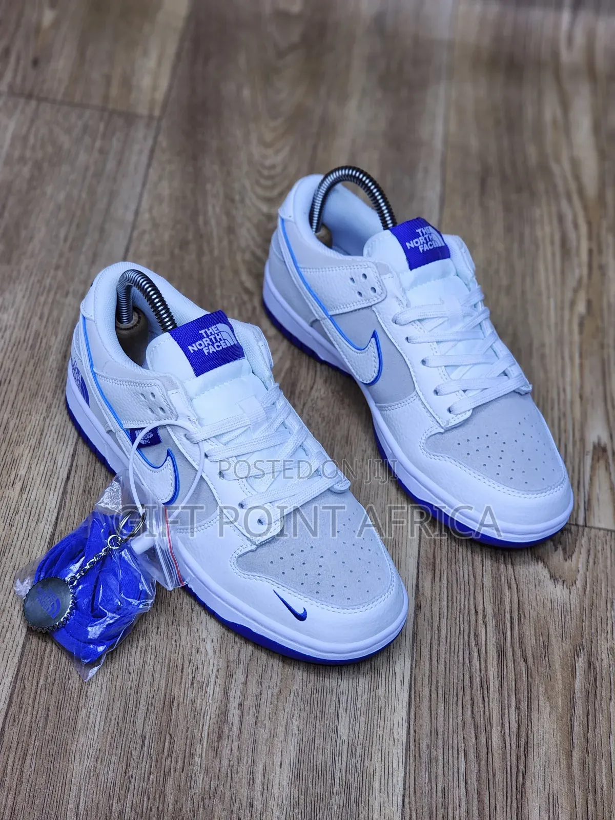 Nike Sb Dunk Low Sneakers In A White And Blue