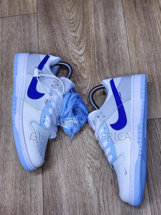 Nike Dunk Low "Ivory Hyper Royal" (Gs) Sneakers. - thumbnail 4