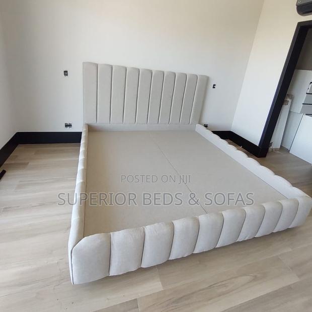 5x6 Cream White Chester Bed - Modern Channel Design