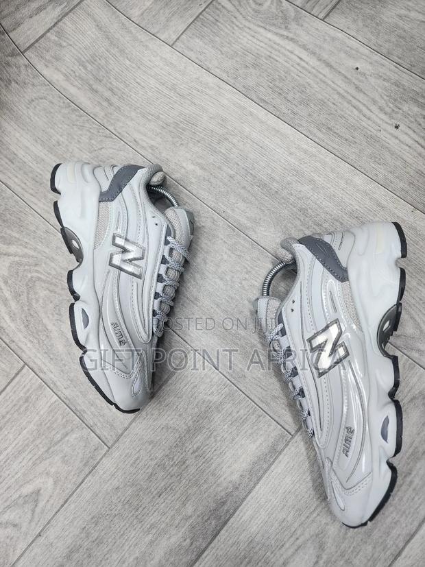 New Balance 1000 "Grey" Sneaker. - thumbnail 2