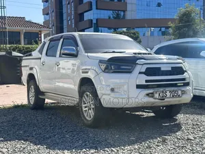 Toyota Hilux 2016 White