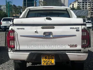 Toyota Hilux 2016 White