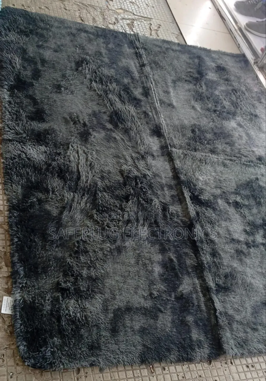 Fluffy Carpet 5x8ft - Hand-Patched | Kenyan