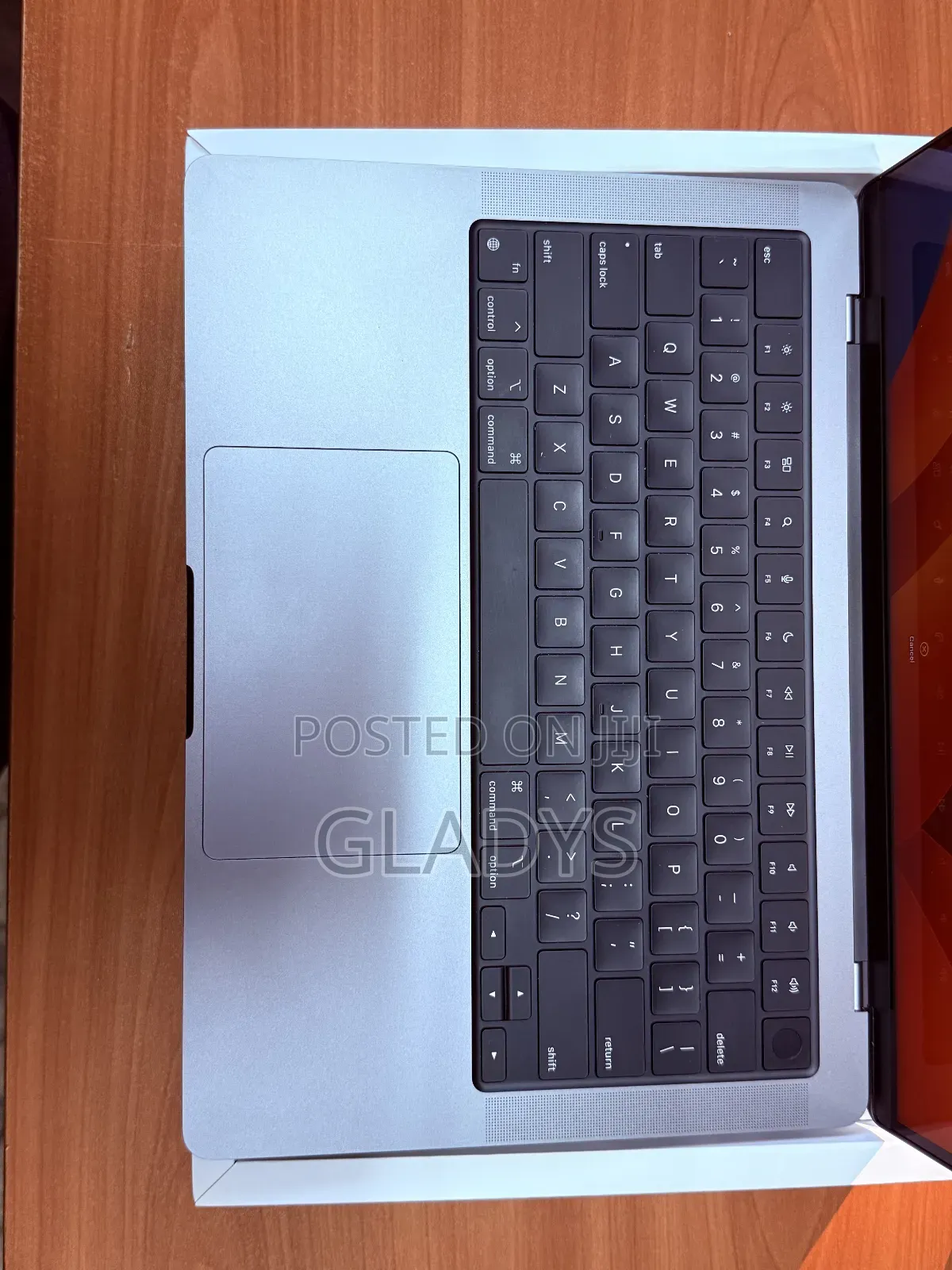 Laptop Apple MacBook Pro 2021 M1 16GB Apple M1 Pro SSD 512GB