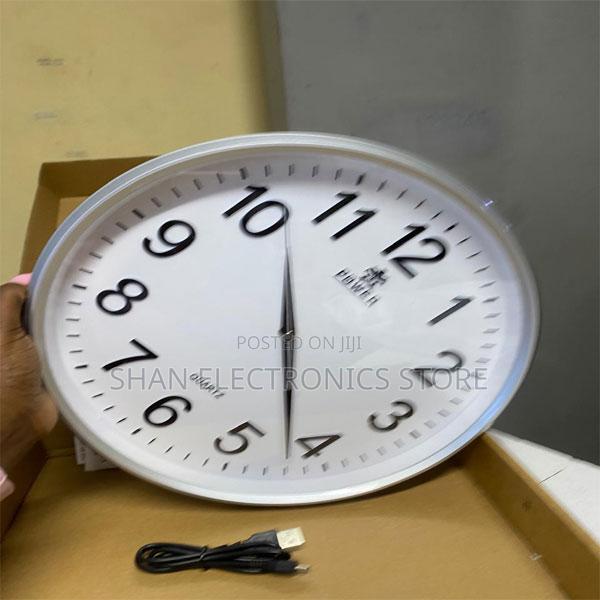 Accurate Quartz Wall Clock for Daily Use - main view