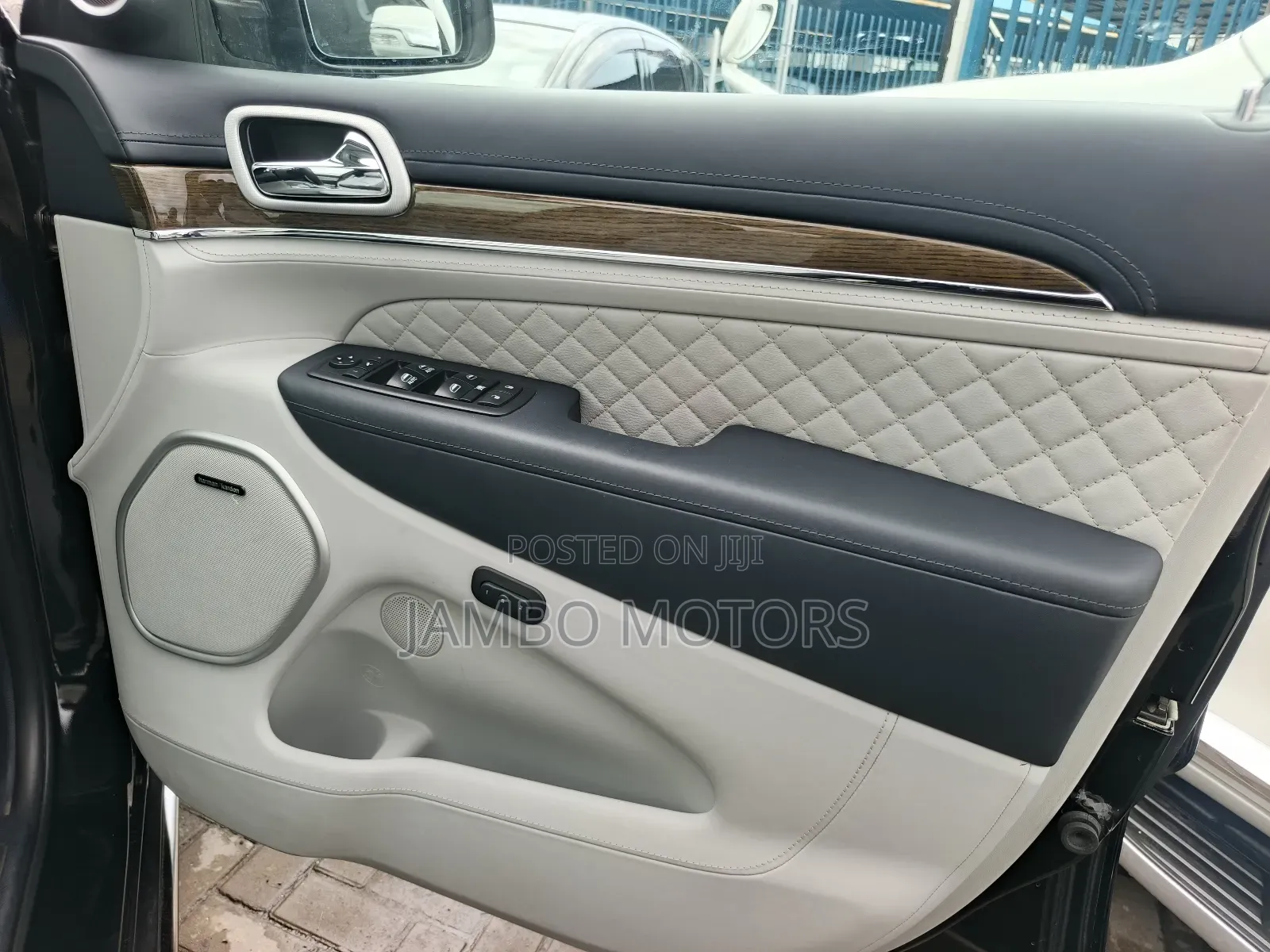 Jeep Grand Cherokee Summit 4dr 4x4 2019 Black