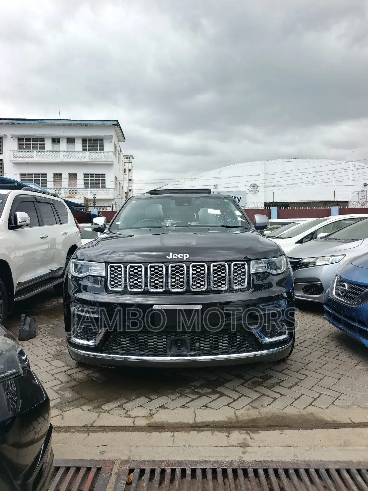 Jeep Grand Cherokee Summit 4dr 4x4 2019 Black