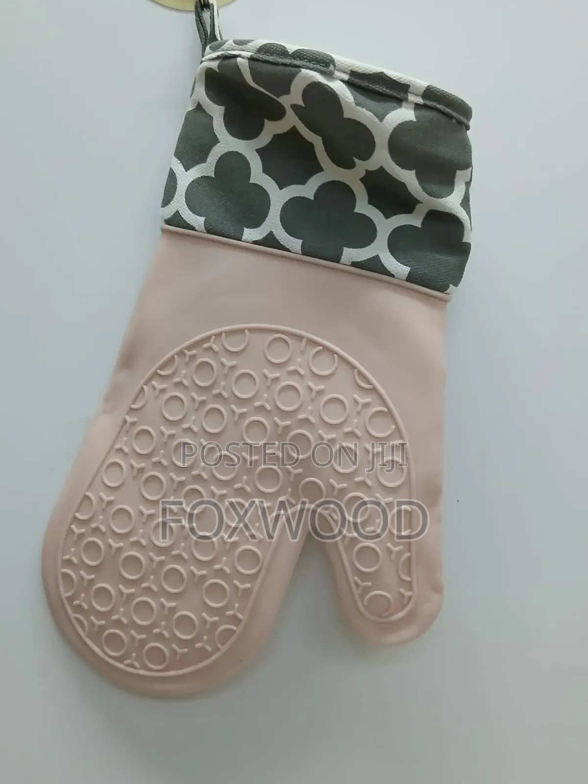 Silicone Insulated Oven Gloves Now Available