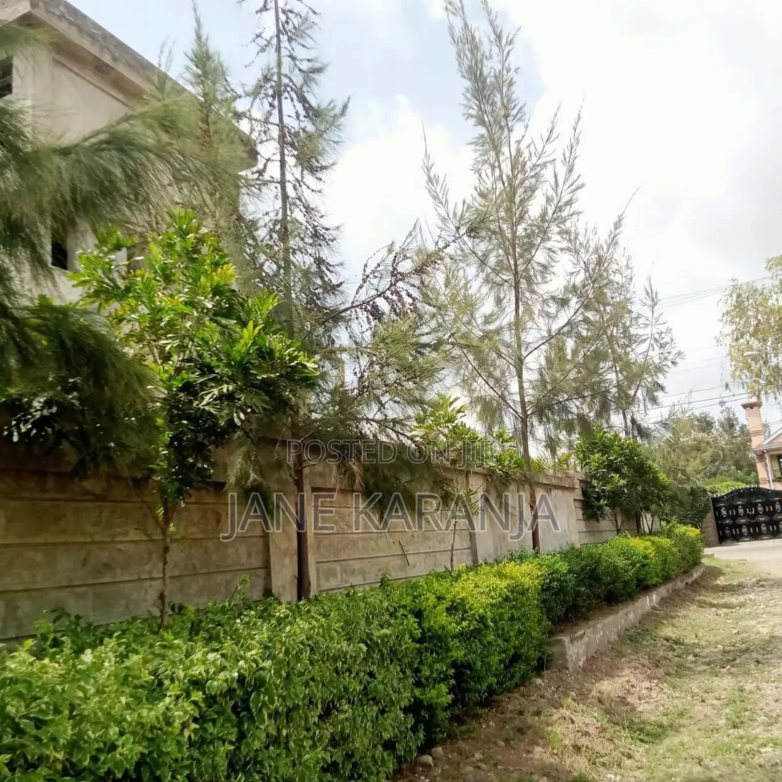 10bdrm Block of Flats in Utawala for sale