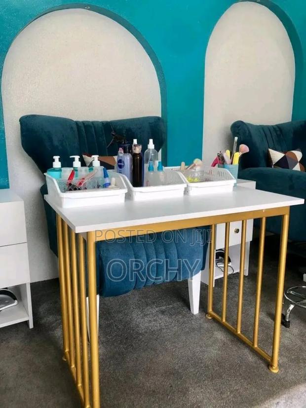 Simple Manicure Table / Nail Table - main view