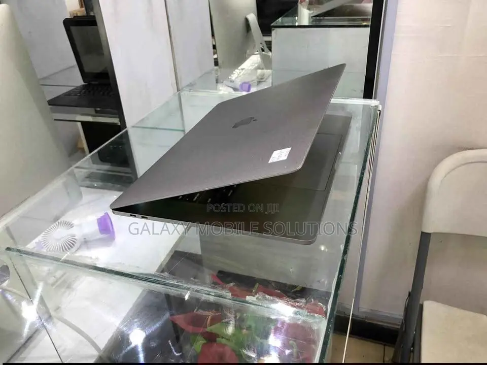 Laptop Apple MacBook Pro 2020 16GB Intel Core i7 SSD 512GB