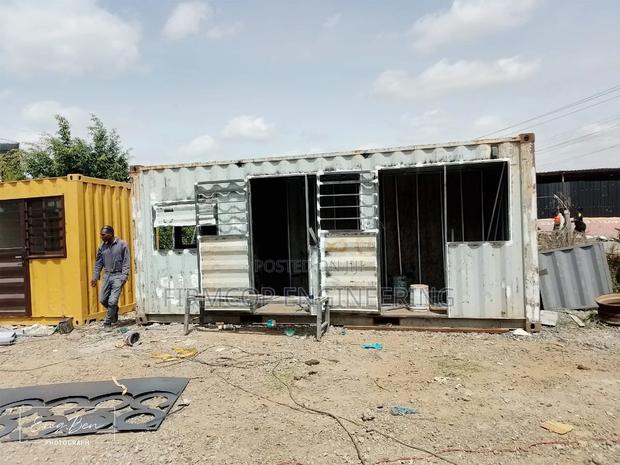 20ft Fabricated Container With a Cafe