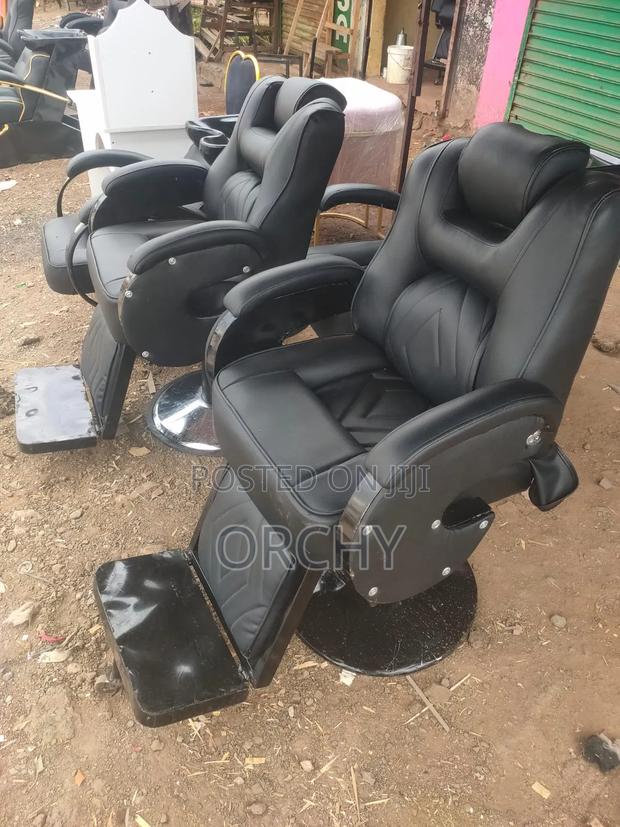 Executive Kinyozi Seats - main view