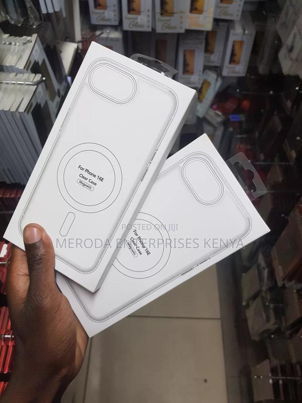 iPhone 16e Clear Magsafe Cases - thumbnail 3