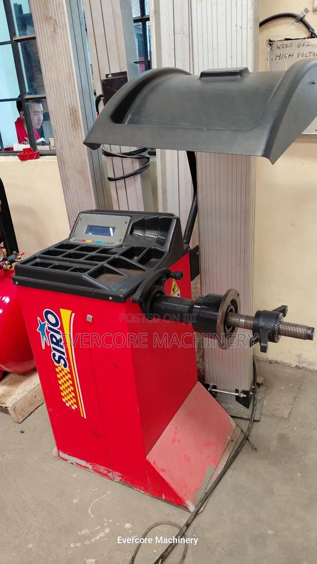 Slightly Used Wheel Balancer Machine Good Working Condition. - main view
