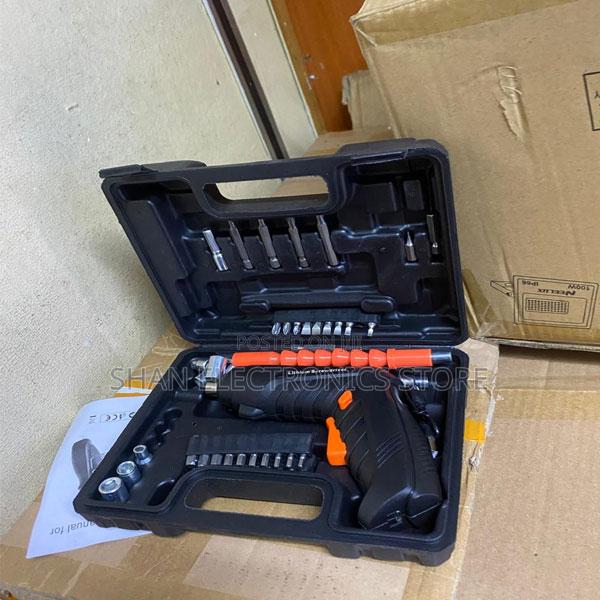 Compact Cordless Screwdriver Set