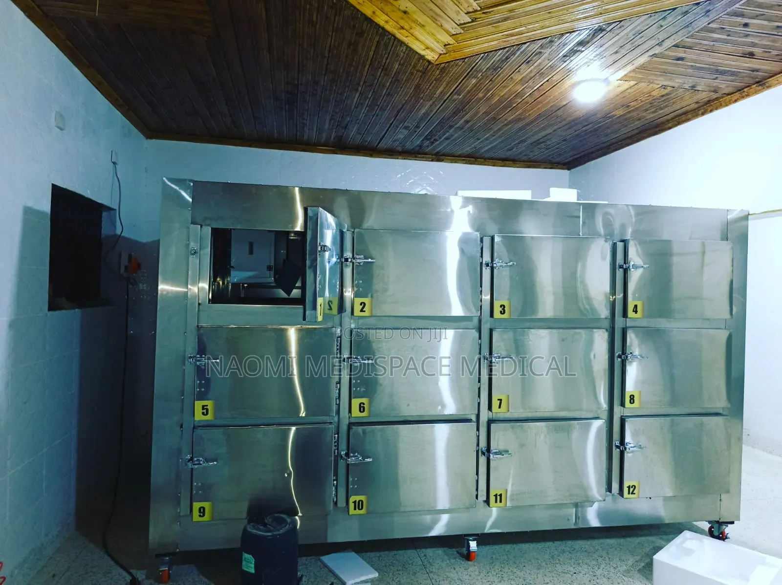 12 Body Mortuary Fridge With Privatization and Separate Compartments
