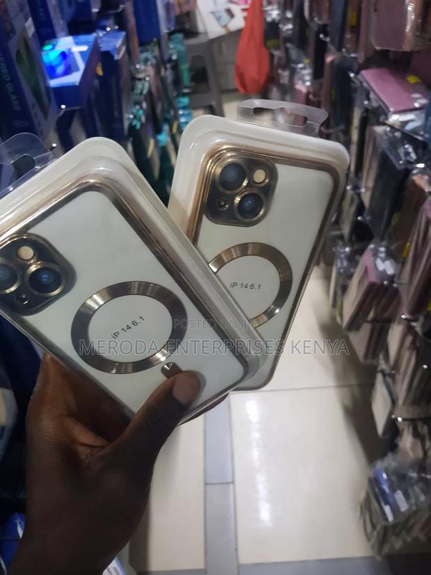 iPhone 14 6.1 Coloured Clear Magsafe Cases - thumbnail 3