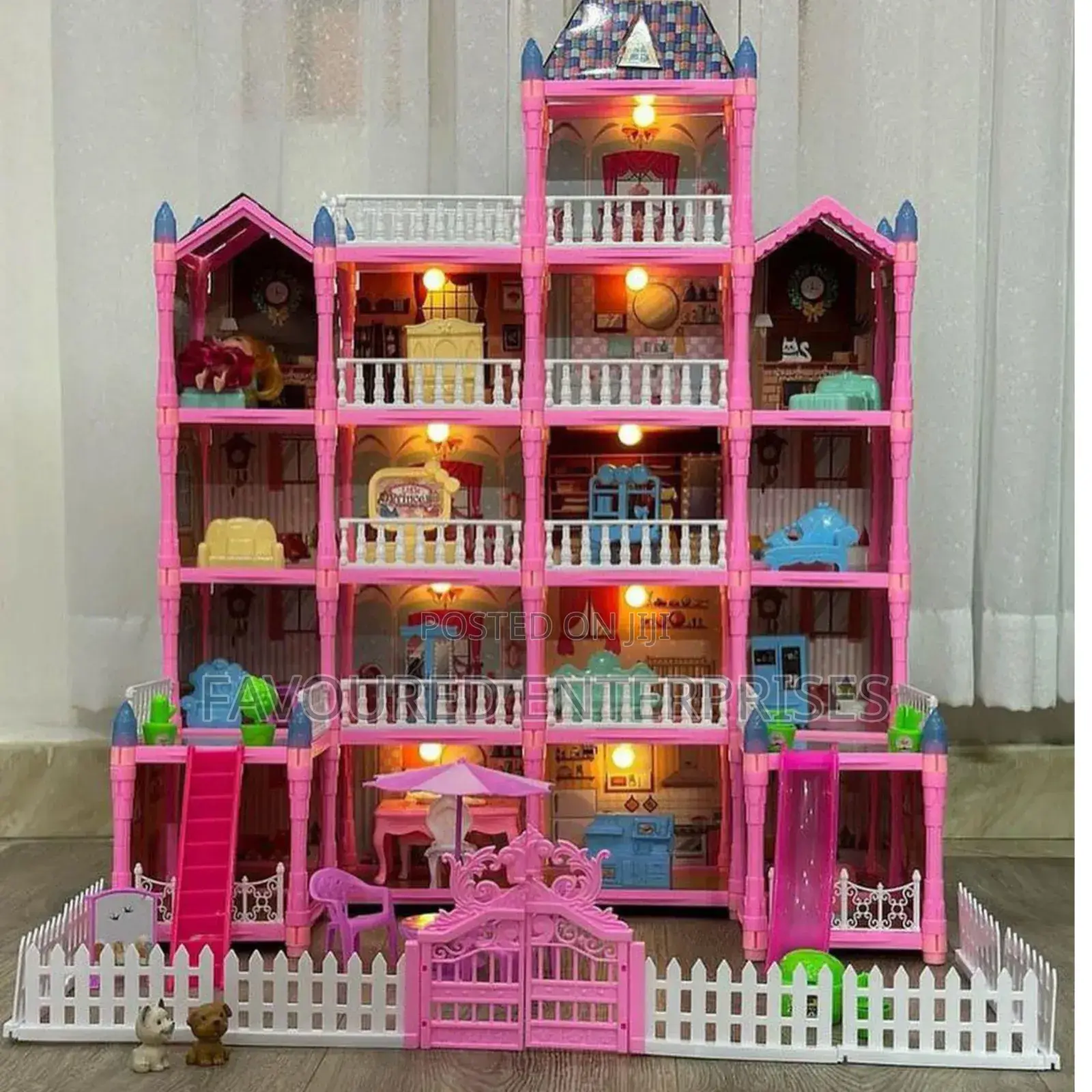 Villa Doll House