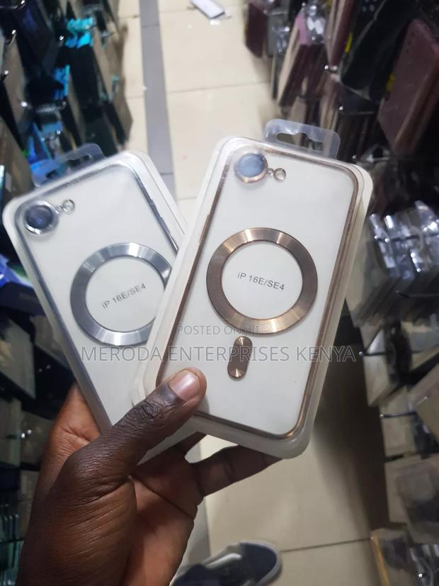 iPhone  16e/Se Coloured Magsafe Clear Cases - main view