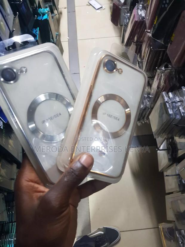 iPhone  16e/Se Coloured Magsafe Clear Cases - thumbnail 3