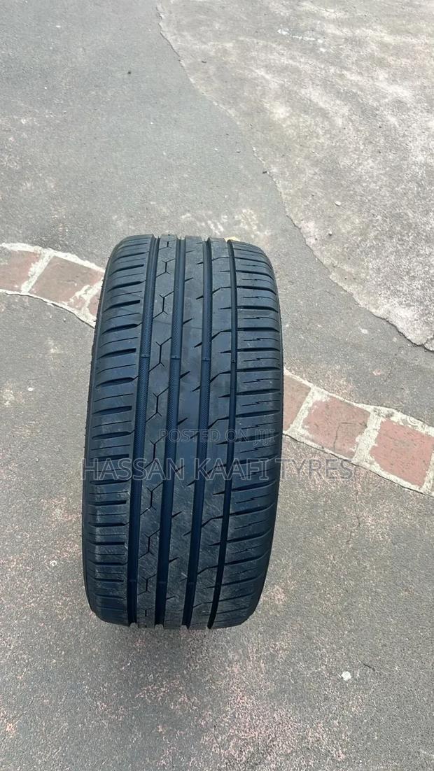 225/40r18 Yusta Tyre - thumbnail 2