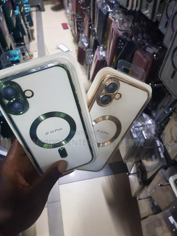 iPhone 16 Plus Coloured Magsafe Clear Cases - thumbnail 3