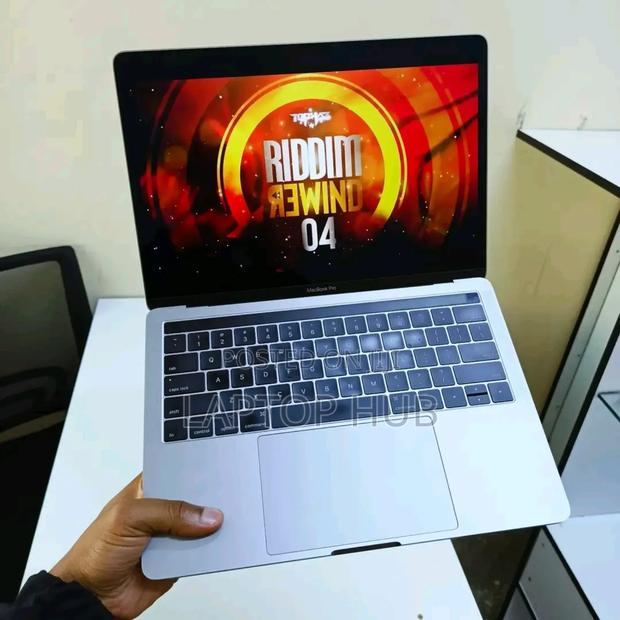 Laptop Apple MacBook Pro 2017 16GB Intel Core I7 SSD 512GB - main view