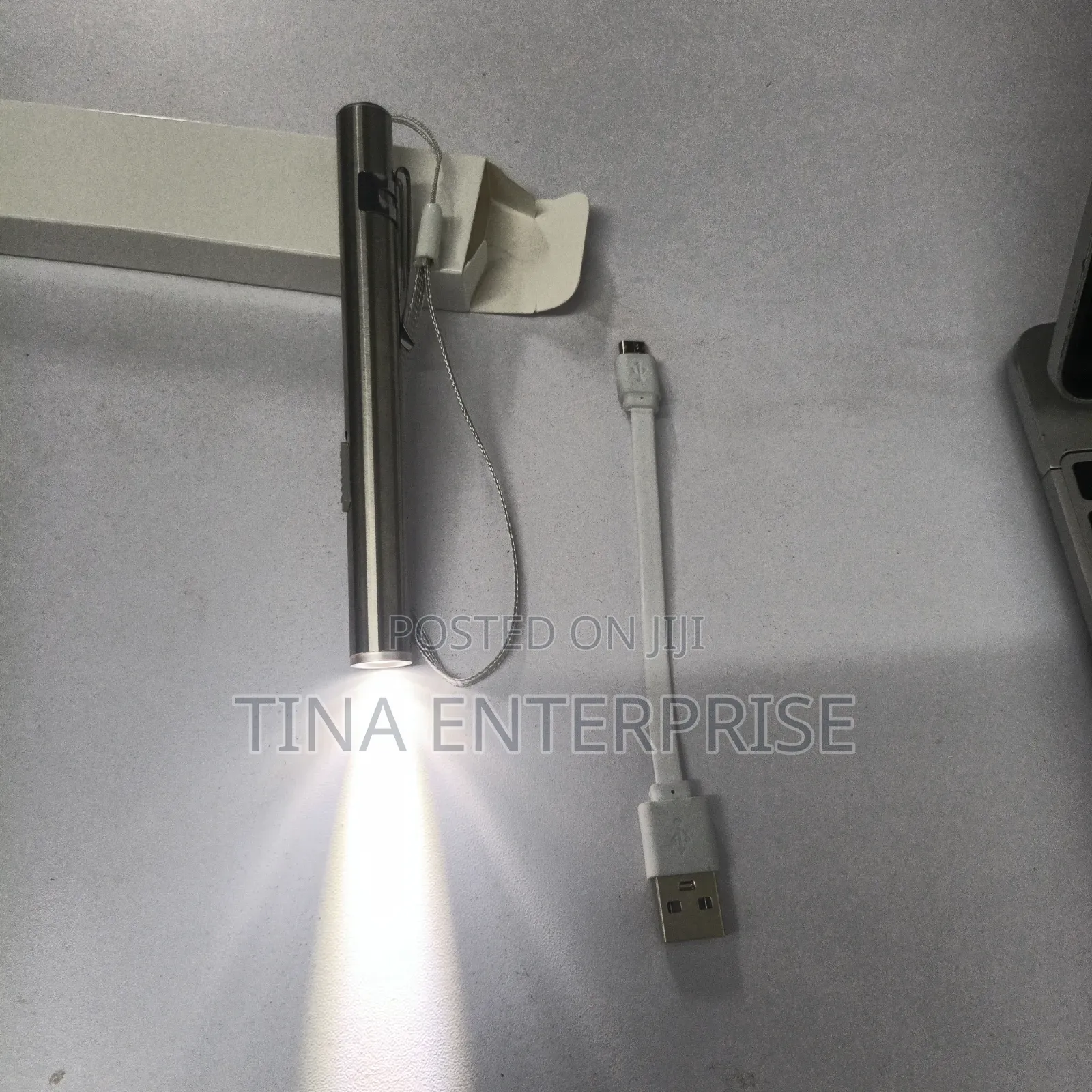 Pen Torch ) Diagnostic Torch.