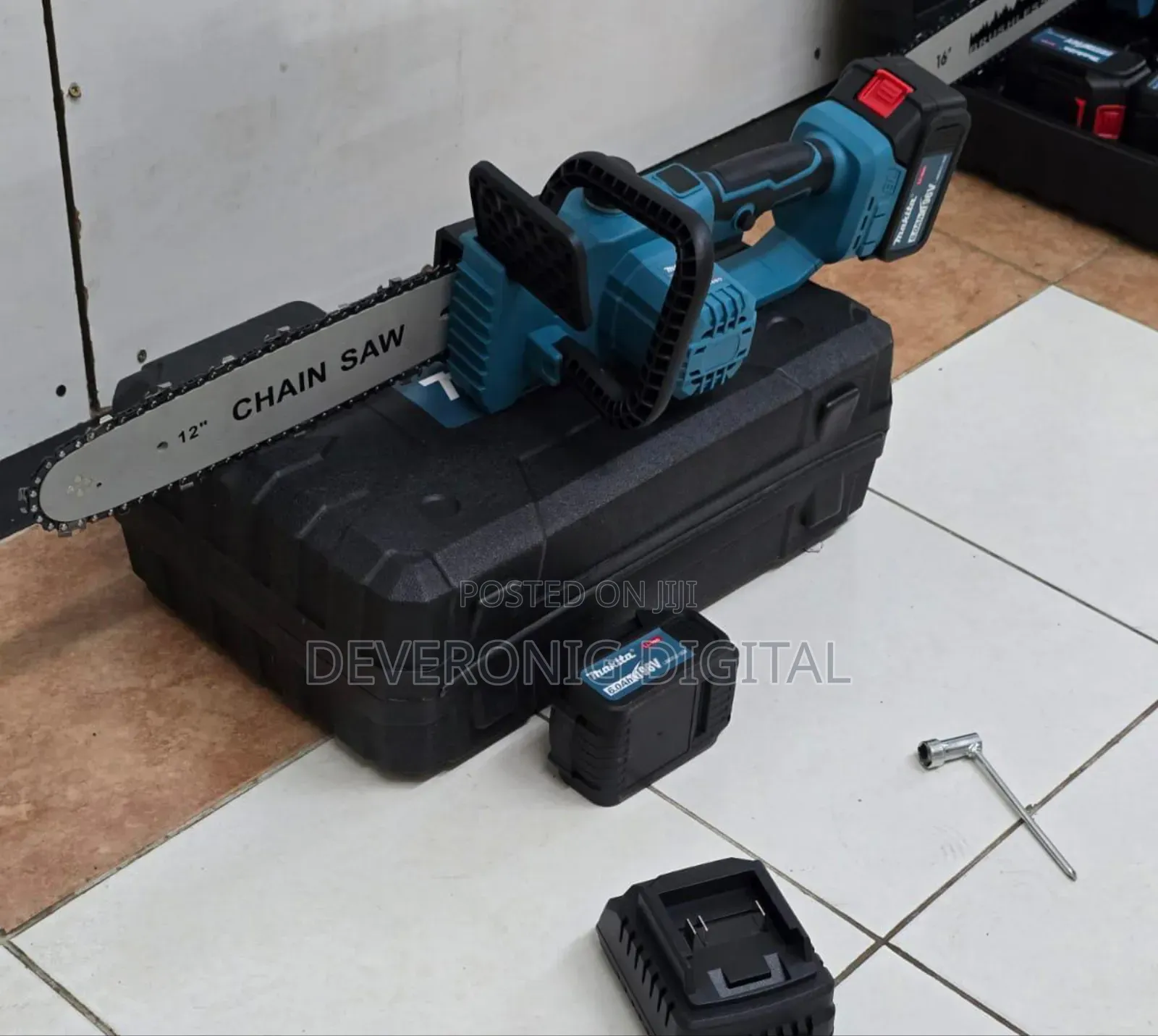 12" Makita Chainsaw 
 2 Batteries 
Charger