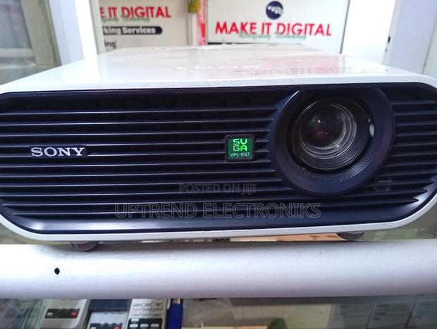 Sony VPL-Es7: High-Performance Projector for Office Home - main view