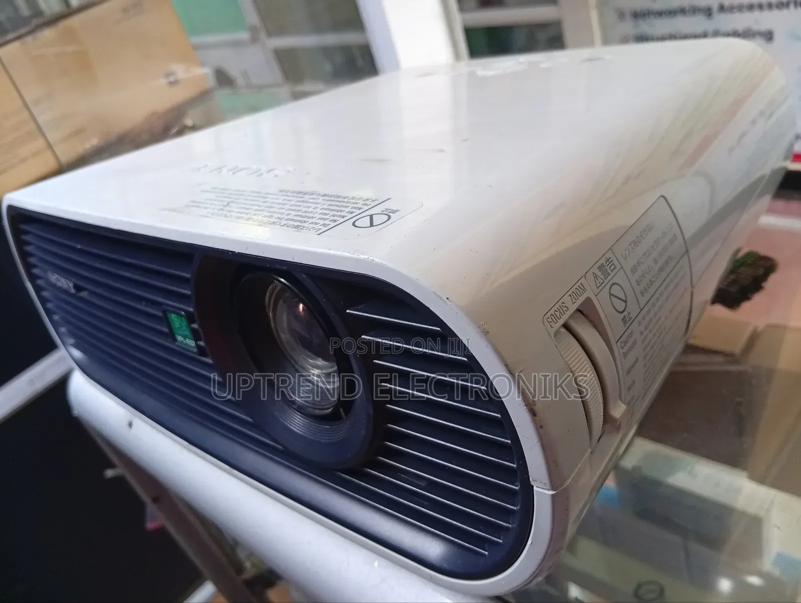 Sony VPL-Es7: Compact, Powerful, and Versatile Projector