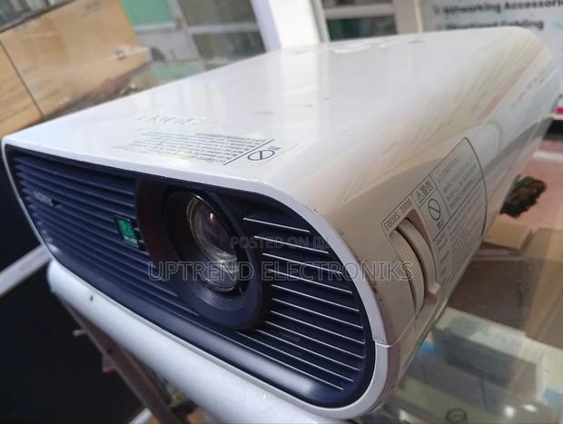 Sony VPL-Es7: Compact, Powerful, and Versatile Projector - main view