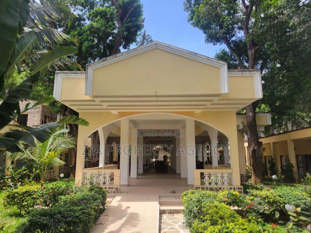 Restaurant Space - thumbnail 3