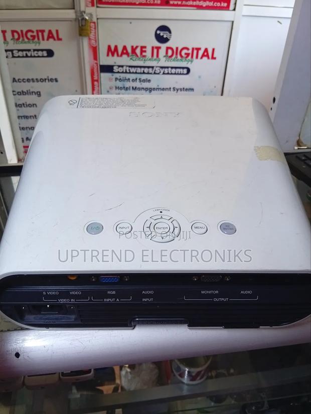 Sony VPL-Es7: Immersive Visuals With Reliable Performance - thumbnail 2