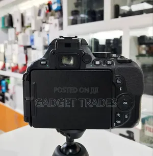 Nikon D5600 DSLR Camera With 18-55mm Lens(Mint Clean)