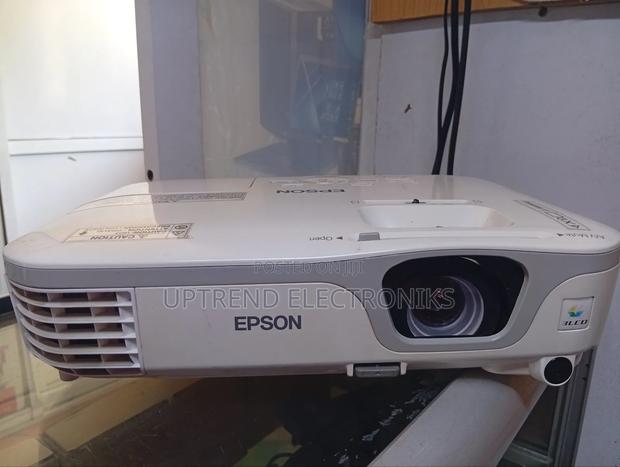 Epson Powerlite X12 – Crisp Xga Projection for Every Room - main view
