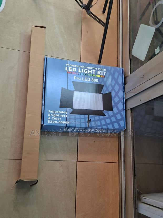 Pro Led 800 Professional Led Light Kit With Stand - main view