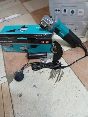 Indoor/Outdoor Makita Angle Grinder 840w