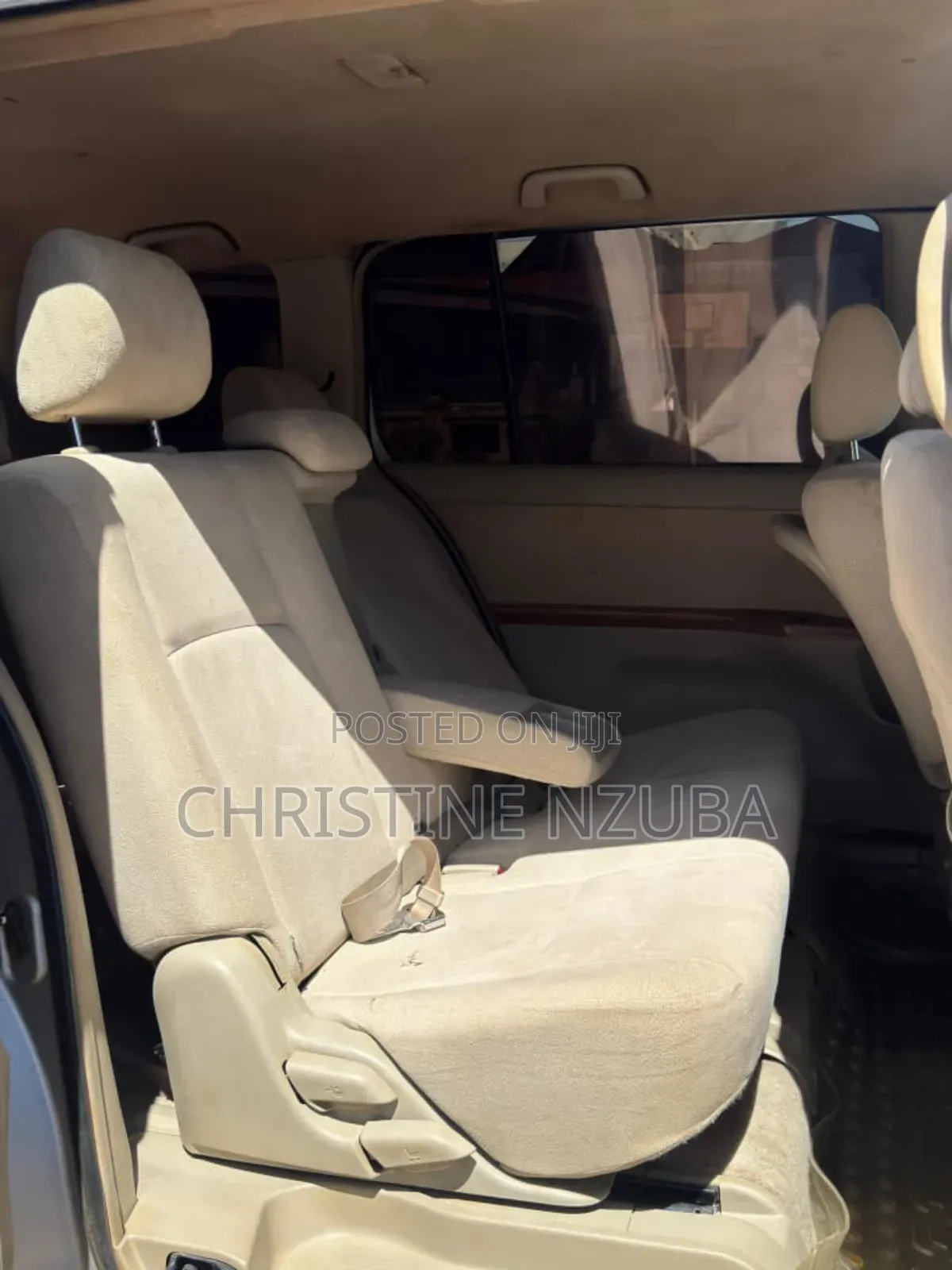 Toyota ISIS 1.8 Platana 2WD 2010 Silver