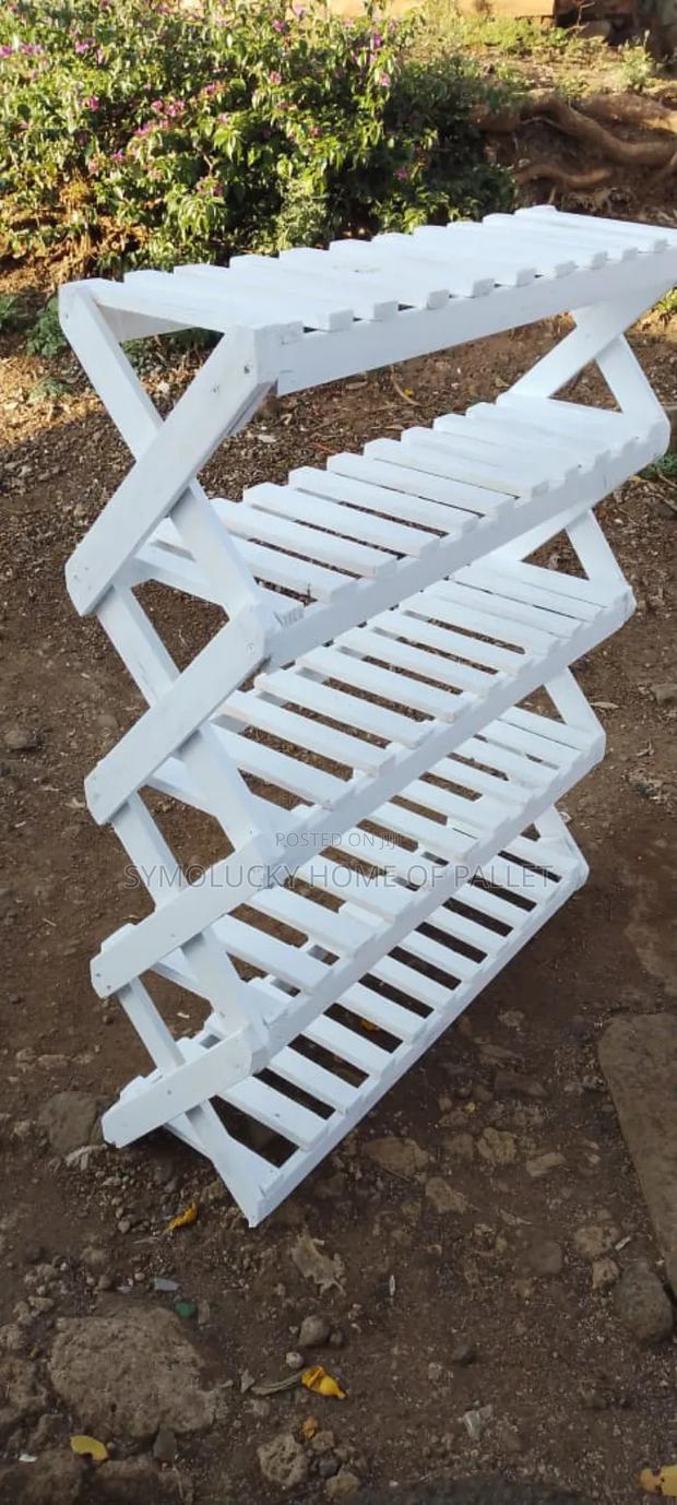 Fancy Shoes Rack . Pallet Framed