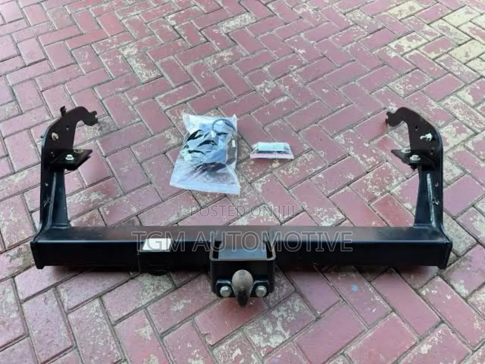 Towing Bar With Hitch Ball Available