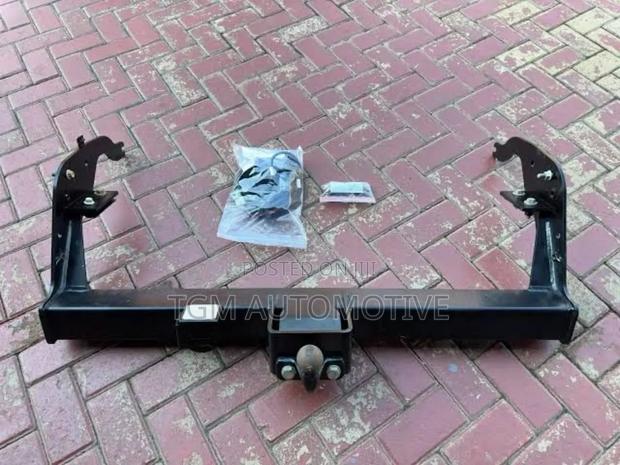 Towing Bar With Hitch Ball Available
