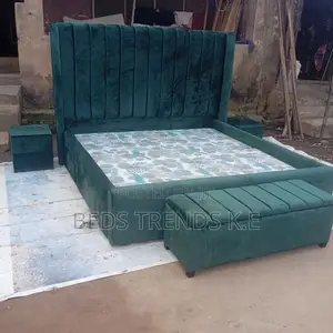 Charming Bed 6 by 6 + Ottoman